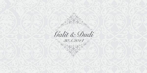 חזית הזמנה לחתונה עם השמות Galit & Dudi באנגלית על גבי רקע עיטורי דמשק יוקרתי, הממחישה את רמת הגימור והדיוק שניתן להשיג דרך דפוס דיגיטלי בחולון.
