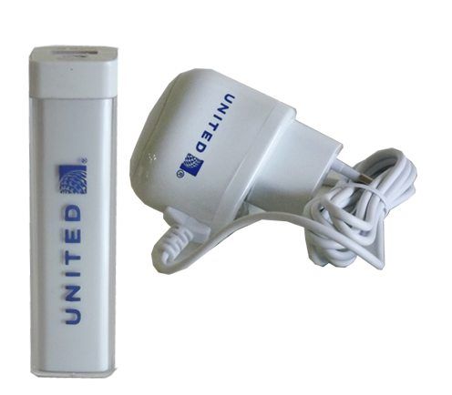 מטען קיר חשמלי ממותג UNITED כחלק ממארז נסיעות עסקי לנוסעים, המשתלב במערך מתנות ללקוחות ויחסי ציבור יחד עם פתרונות טקסטיל ממותג כמו הדפסת כובעים בחולון.