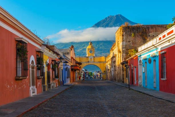 Arco de Santa Catalina in Antigua, Guatemala, overlooked by Volcán de Agua