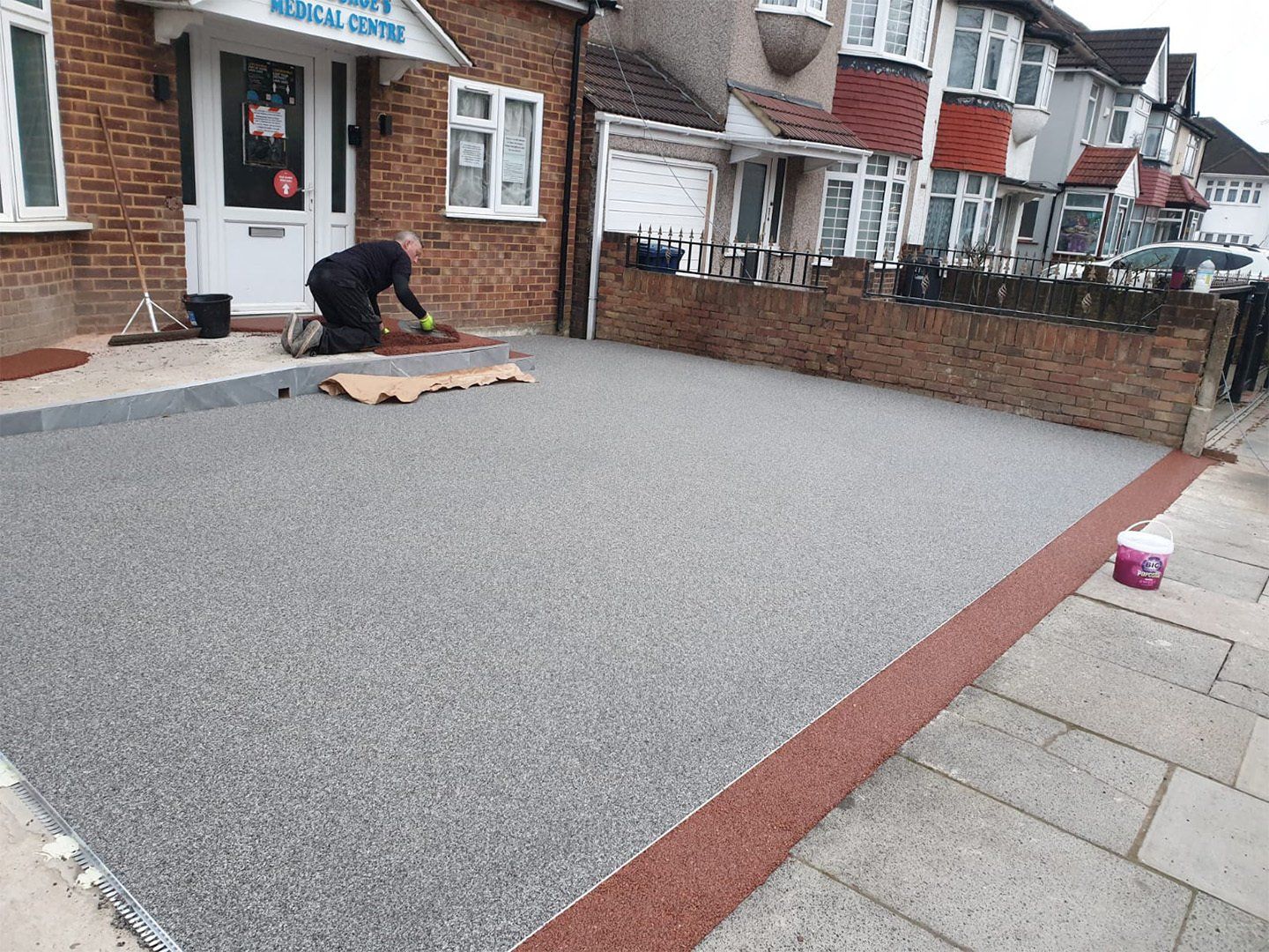 Resin installation in a driveway