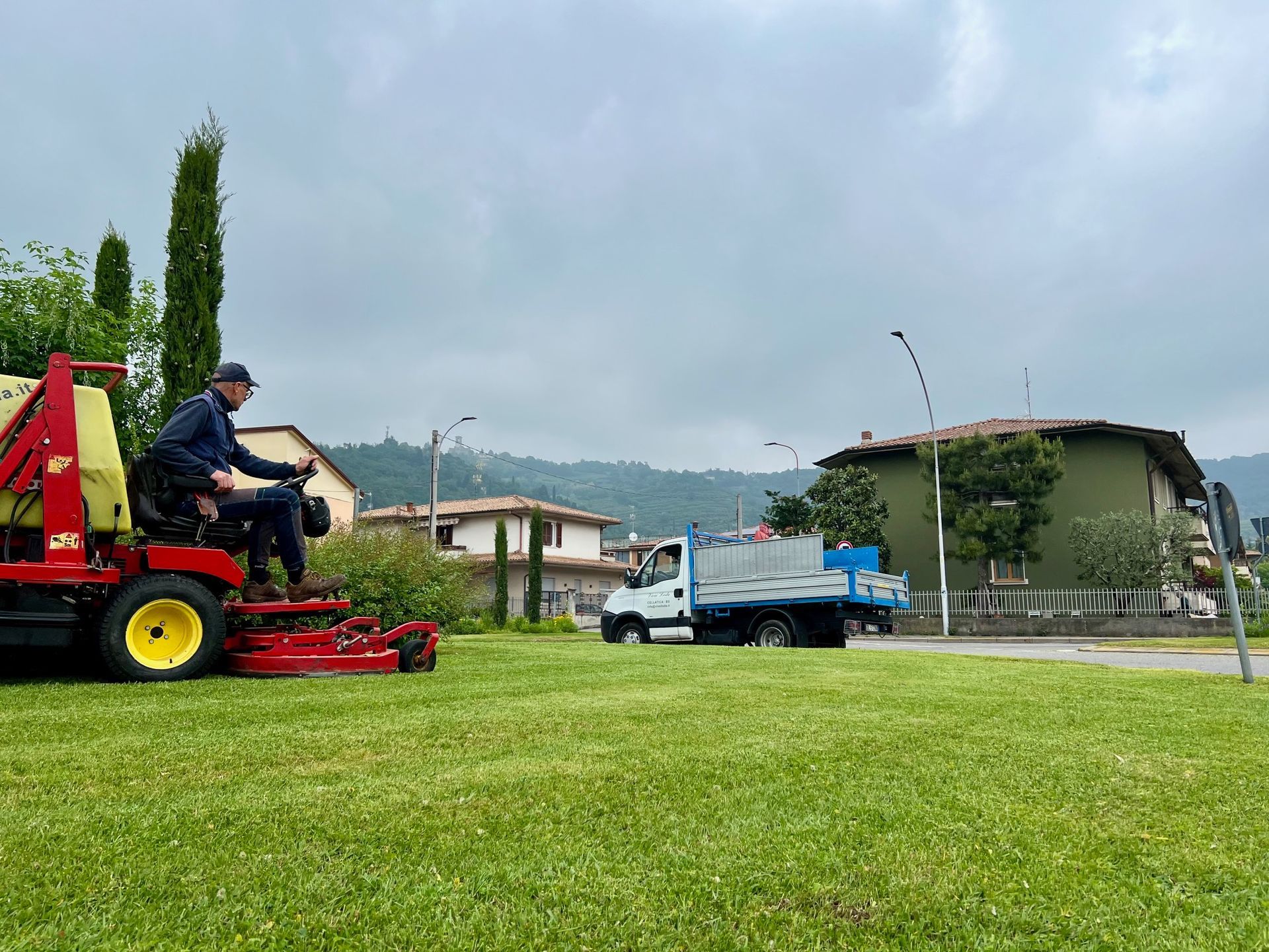 manutenzione di giardini a Brescia