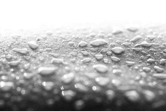 Haut mit Wasserperlen