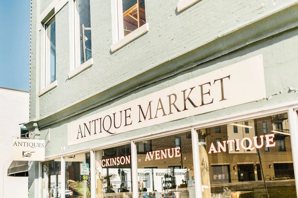 A building with a sign that says antique market on it