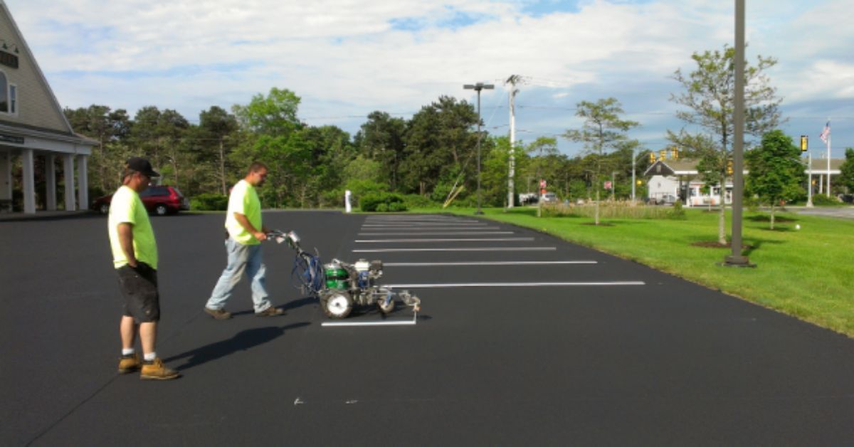 Parking Lot Repair Lee’s Summit, MO cracked asphalt before repair – KCCAS