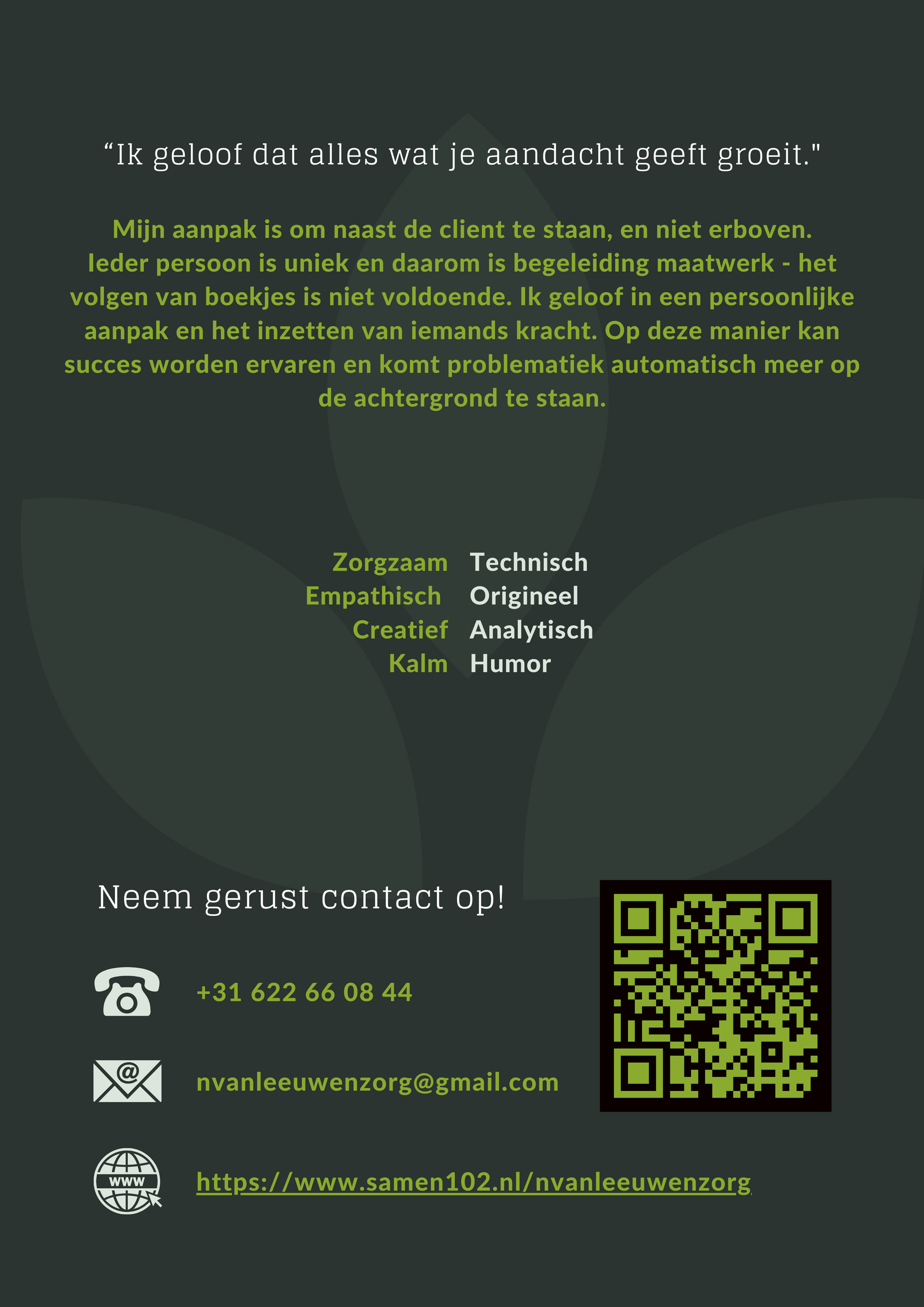 Donkergroene flyer met tekst en contactgegevens.