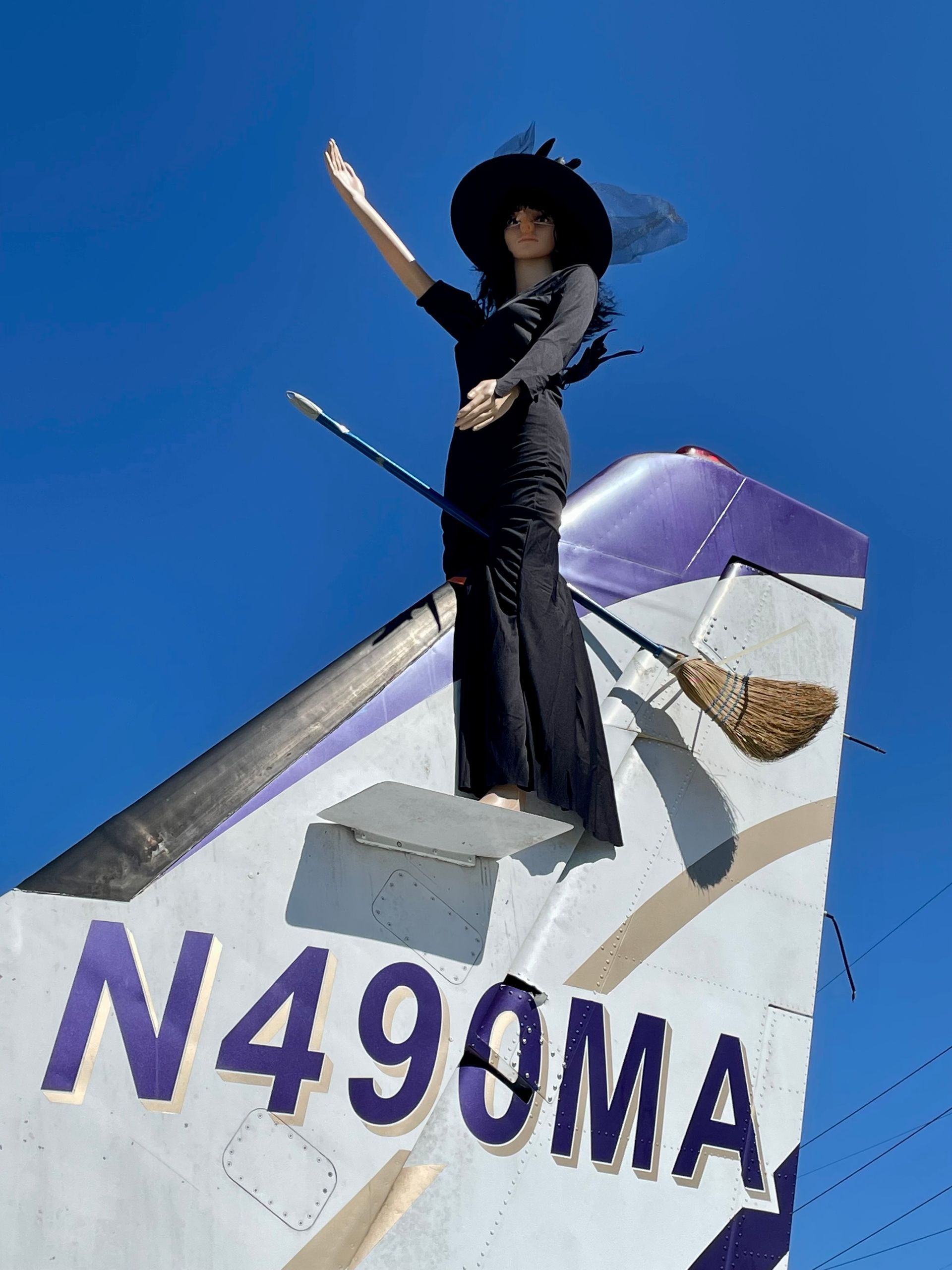 woman waving