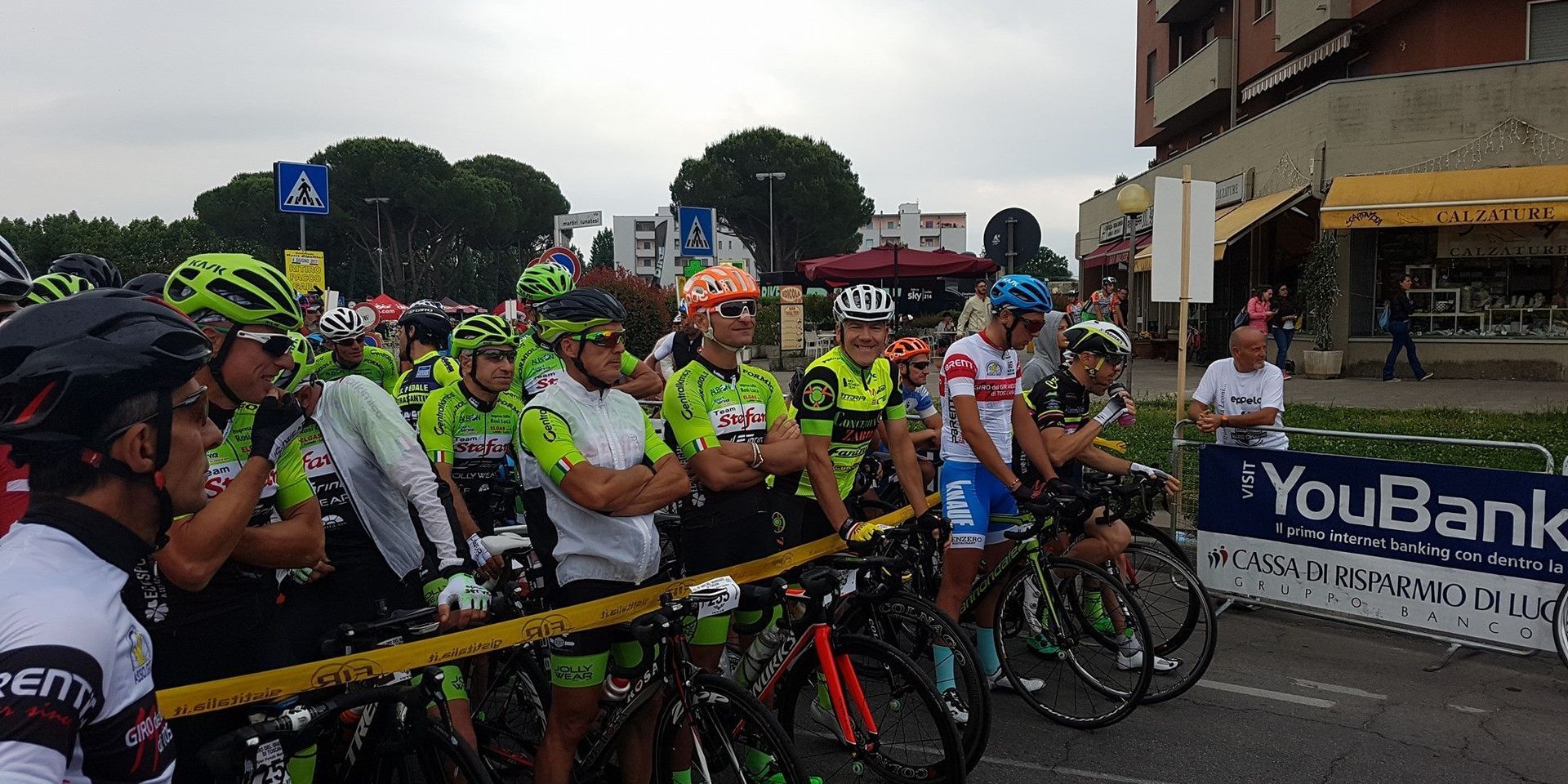 Gran Fondo Mario Cipollini 2017 alla partenza protezione civile Croce Verde di Lucca