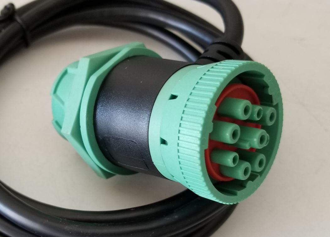 A close up of a green and black connector on a cable