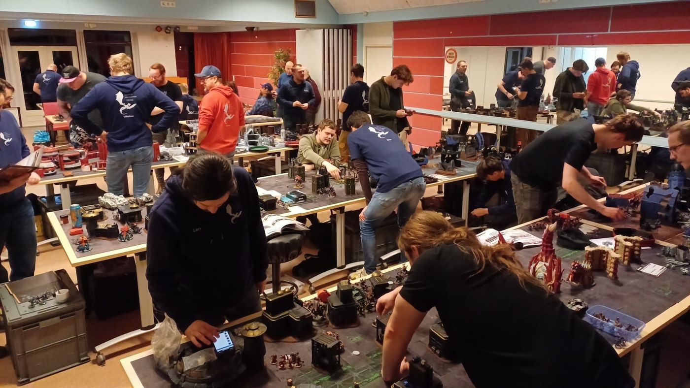 Druk aan de hobby tijdens Silver Dragon hobbyavond