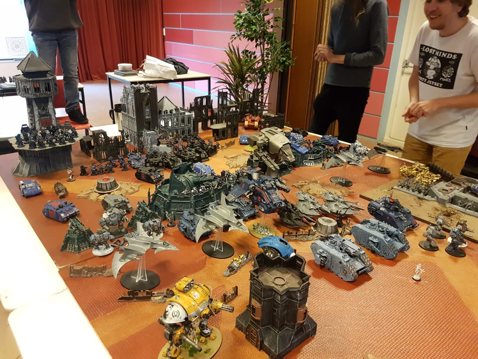 Kleine en Grote battles. In dit geval 40K Apocalypse, natuurlijk bij Silver Dragon Wargaming.