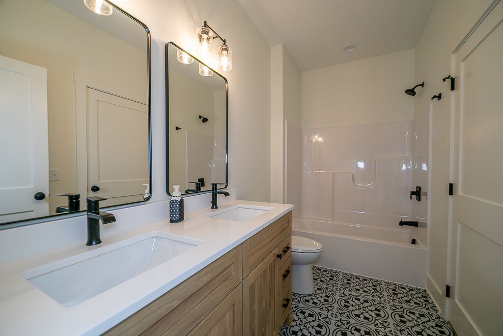 Meadowview home 25