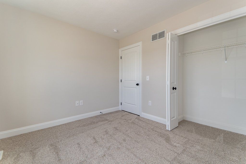 Woodside home 14