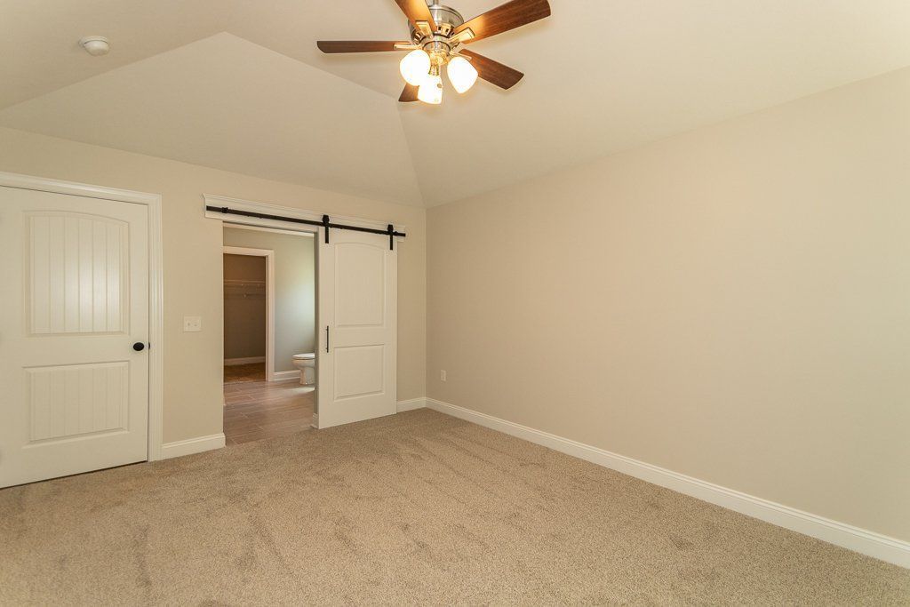 Woodside home 19
