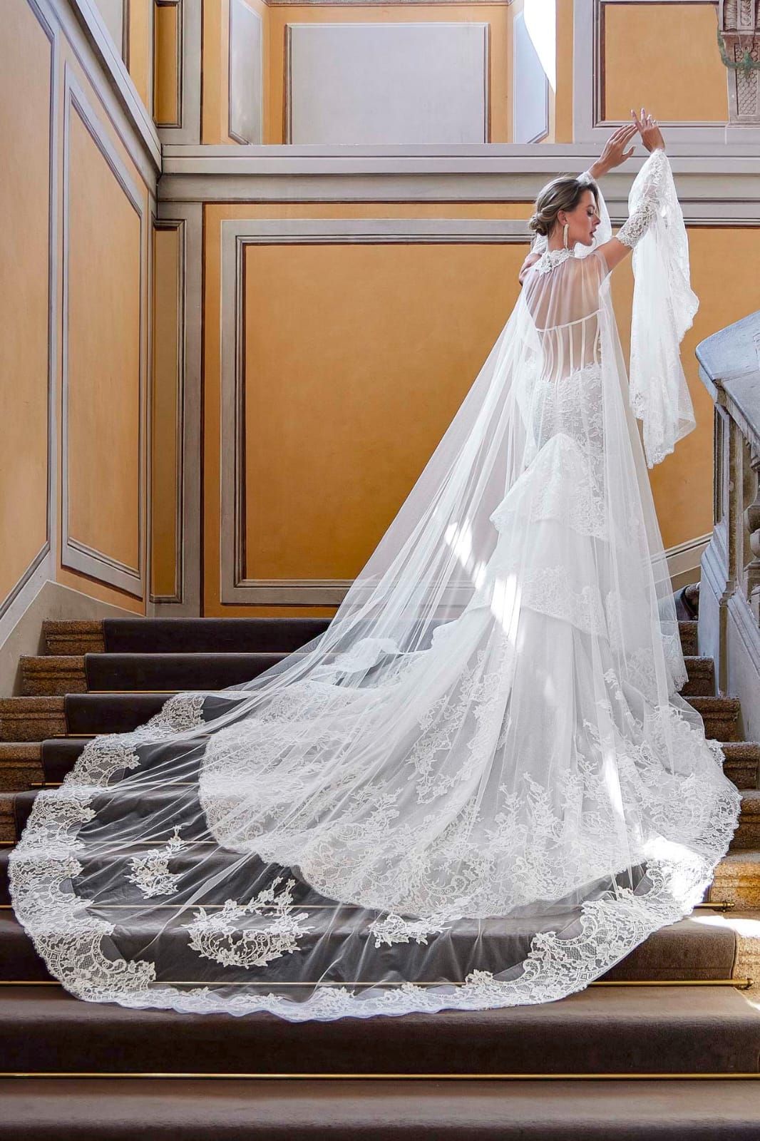 abito con strascico Blandaleone modello SBA 1024