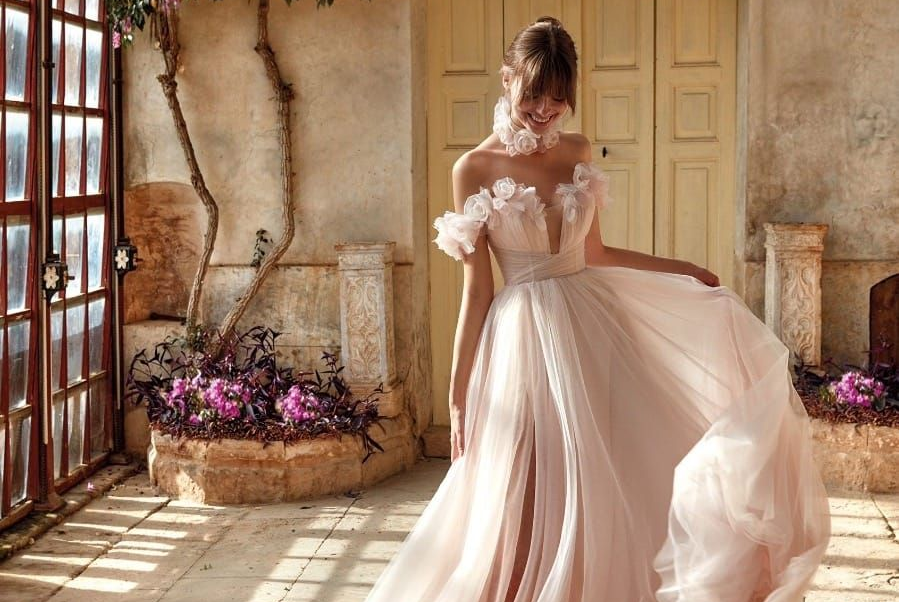 Abiti da sposa colorati Atelier Gioia nel cuore della Riviera di Ulisse, a Formia, Latina