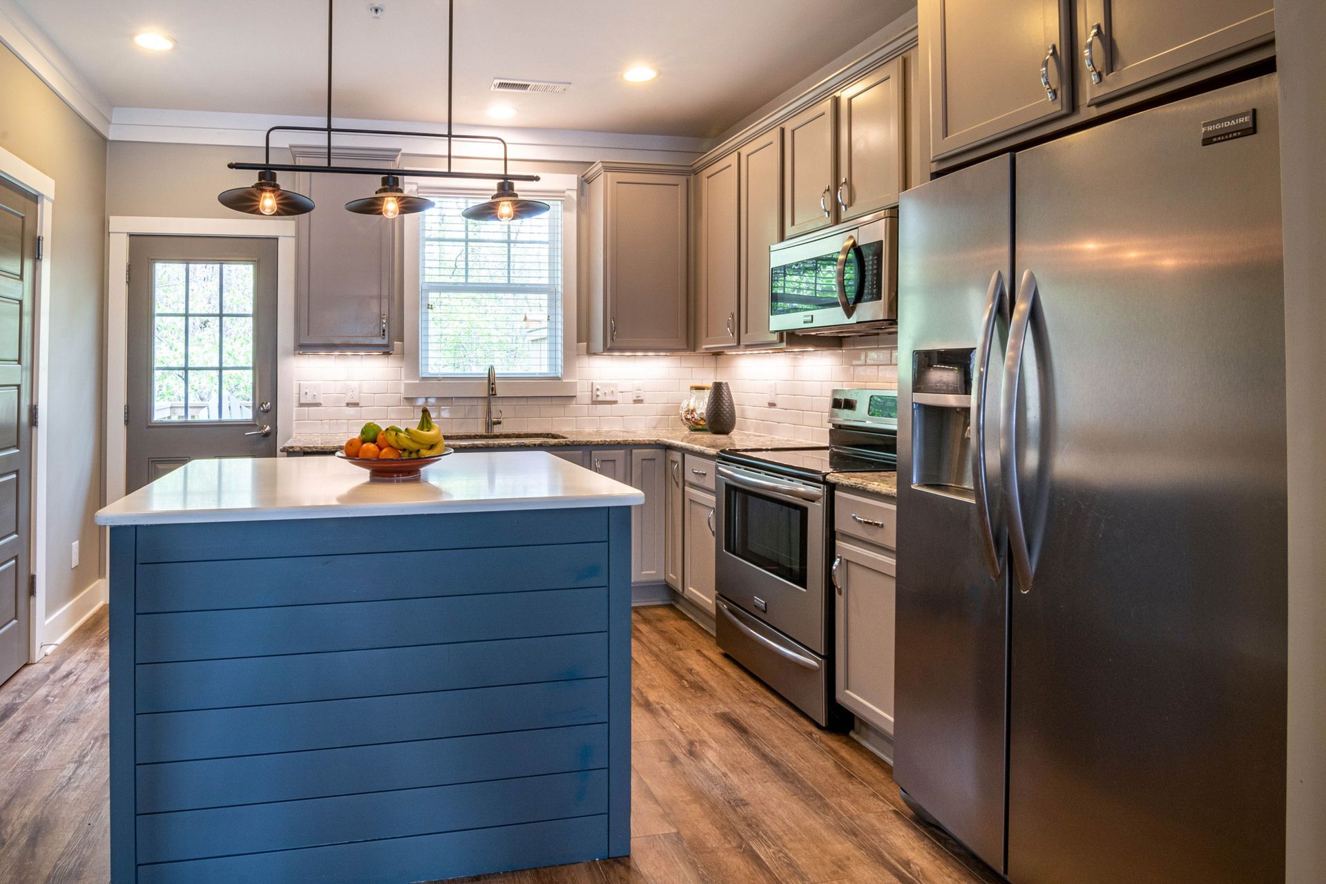 Refrigerator repair technician in Oceanside, CA