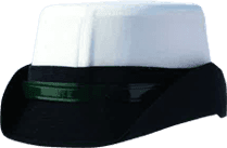 Cappello da cuoco bianco e nero con fascia verde scuro.