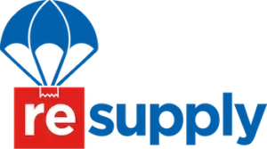 Logotipo de “reabastecimiento” en rojo y azul con un icono de paracaídas azul sobre el texto.