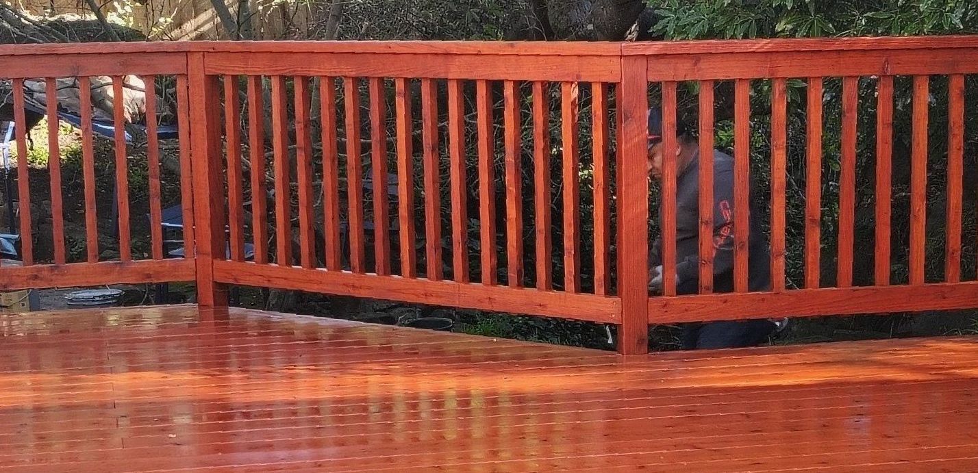 10 Benefits of Choosing Redwood Decking for Your Yard