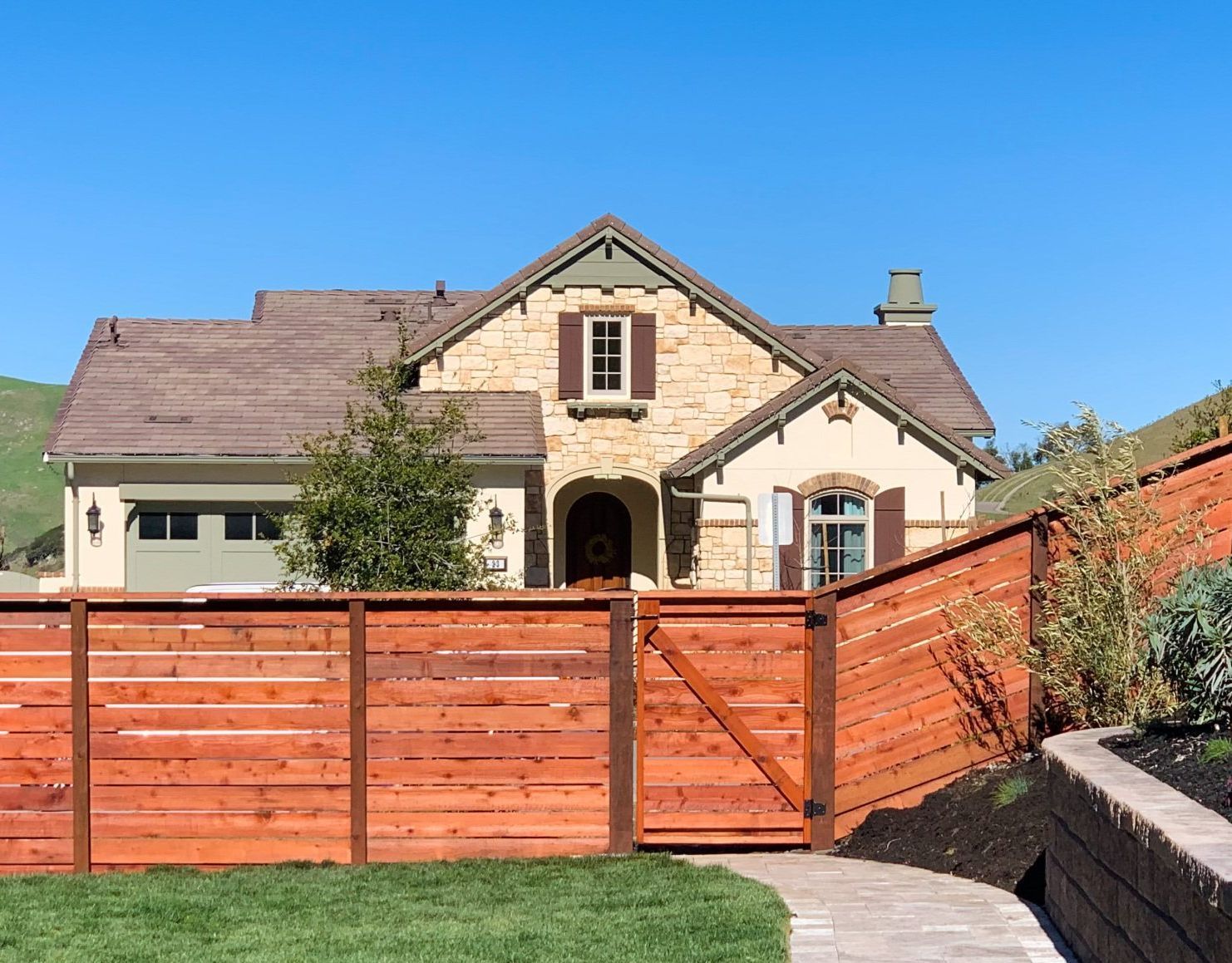 Custom redwood fence company Alameda CA