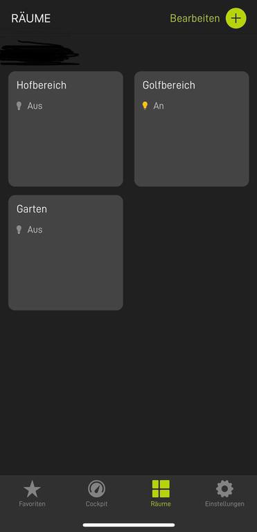 A mobile app screen with three room options: Hofbereich, Garten, and Garten. The bottom menu has Favorites, Control, Räume, and Geräte.