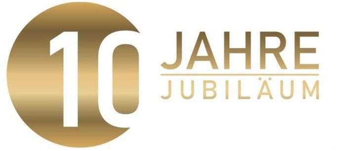 Logo für eine 10-jährige Jubiläumsfeier: goldener Kreis mit der Zahl „10“ und dem Text „Jahre Jubiläum“.