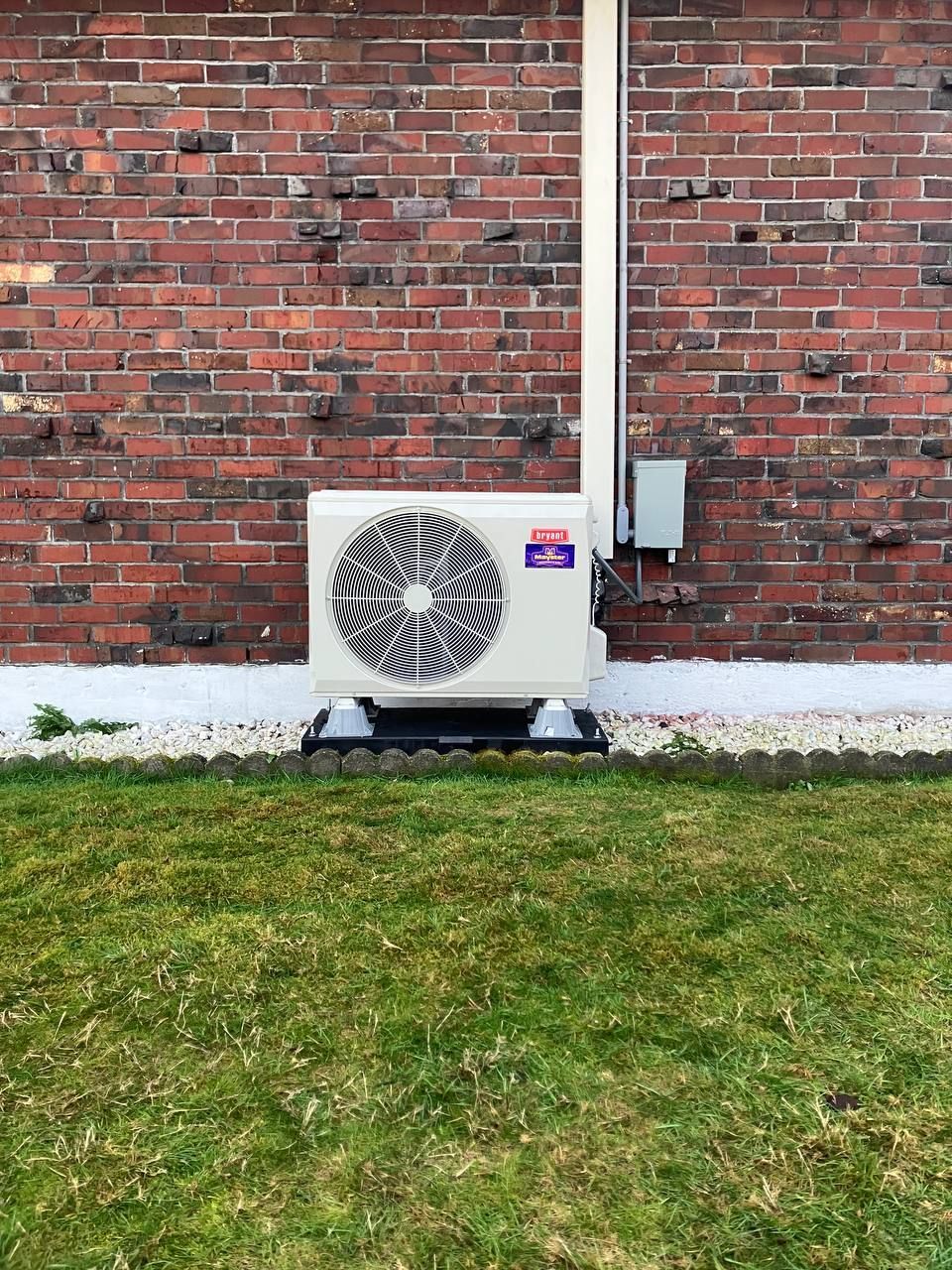Professional Bryant heat pump installation in Lakewood, WA by Mayster Heating & Air.