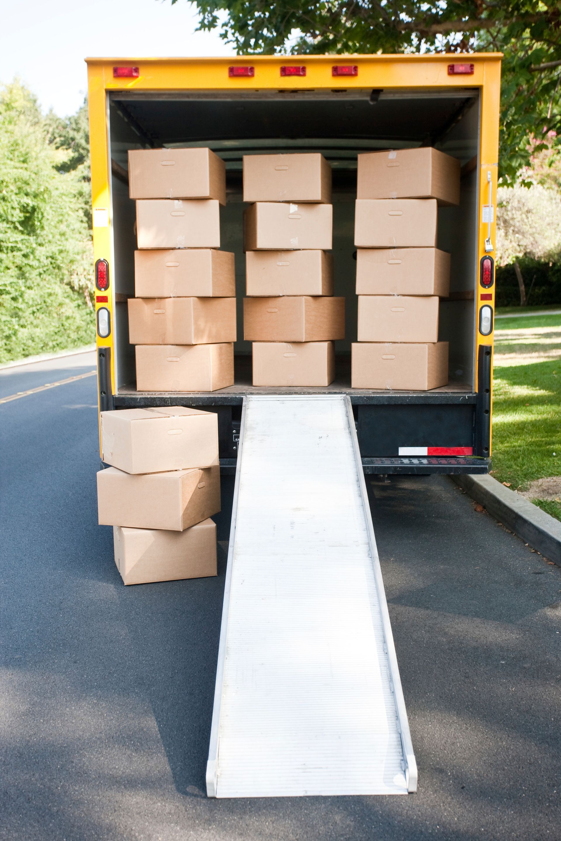 moving bus with boxes 