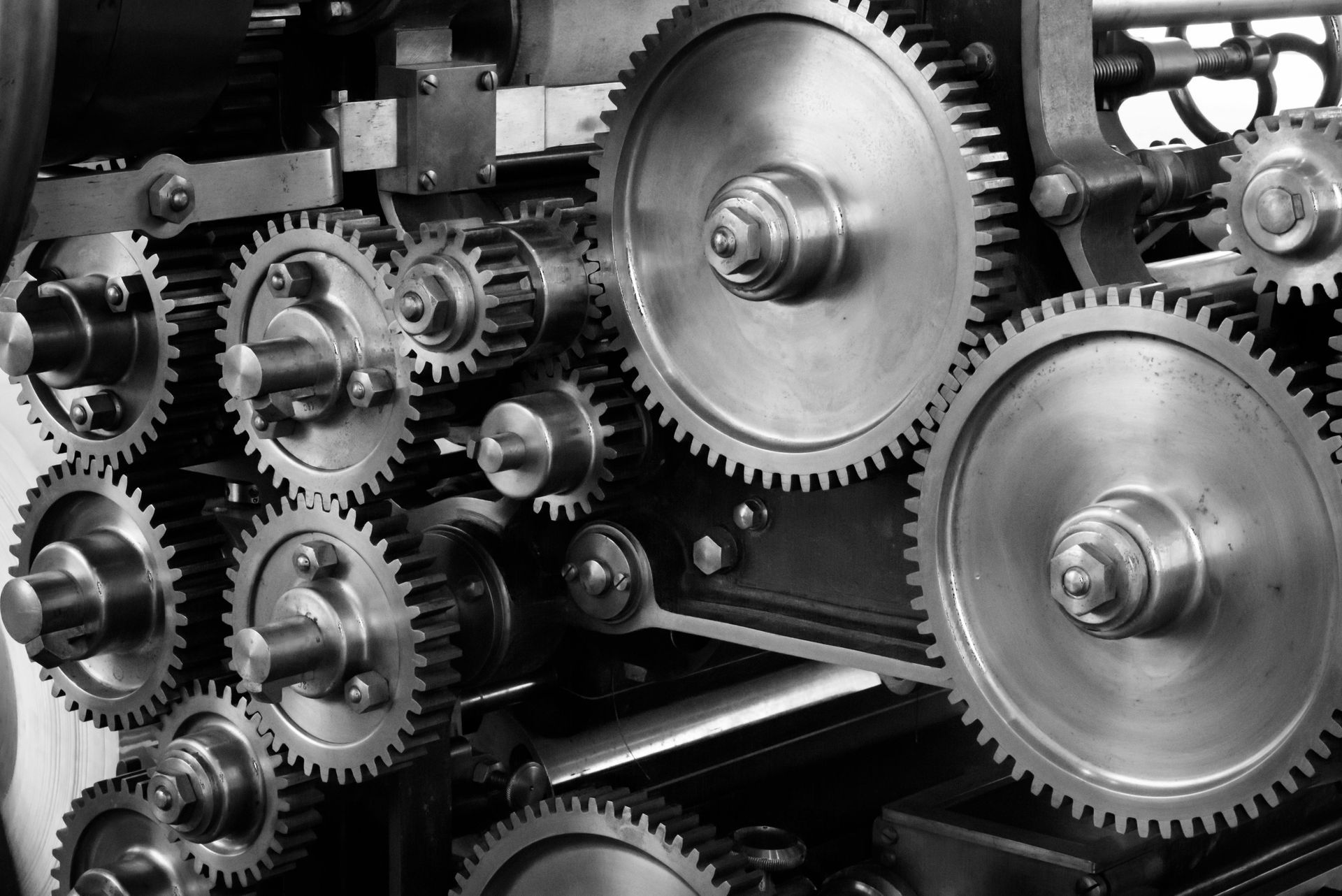 Industrial metal gears inside a gearbox system.