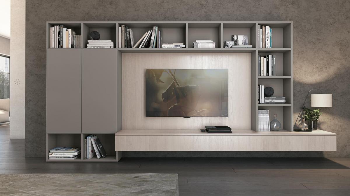 Un moderno mobile porta TV in legno grigio e chiaro, con ripiani e spazio per riporre gli oggetti.