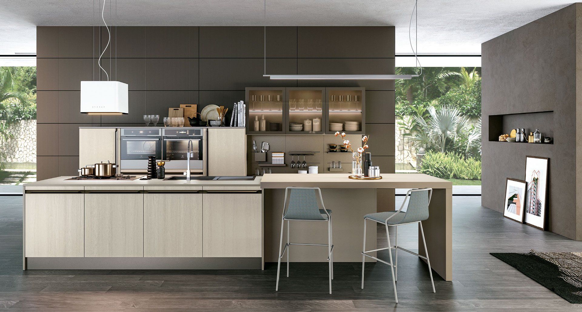 Cucina moderna con mobili in legno chiaro, isola con sgabelli da bar e ampie finestre.