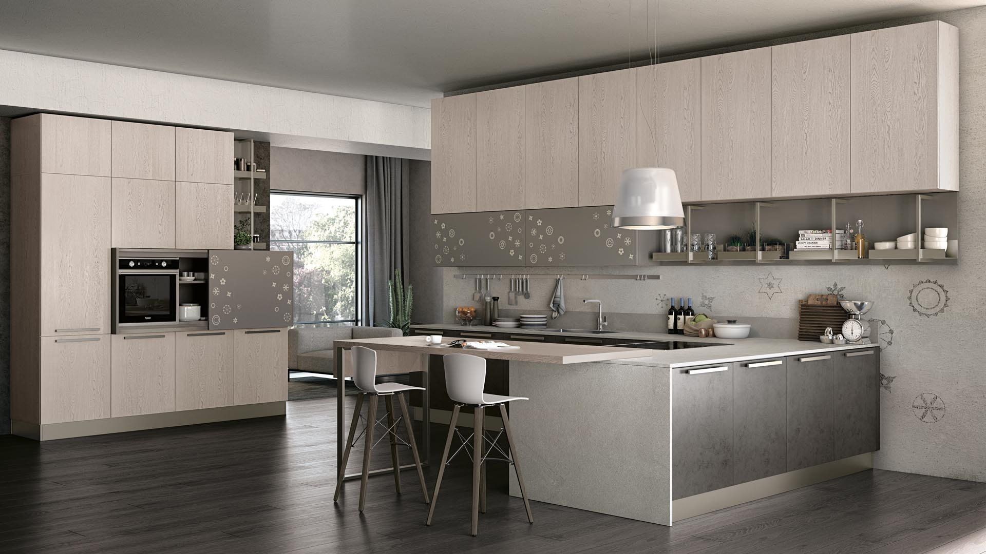 Cucina moderna con mobili in legno chiaro, isola in acciaio inossidabile e ripiani a vista.
