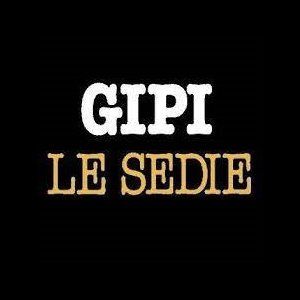 "Gipi" in lettere bianche sopra "Le Sedie" in lettere dorate, su sfondo nero.