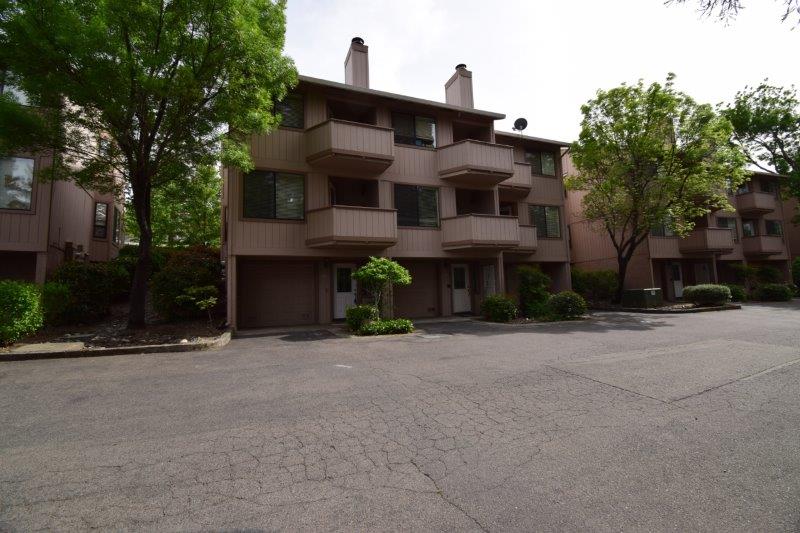 Updated 2/1.5 Auburn Condo