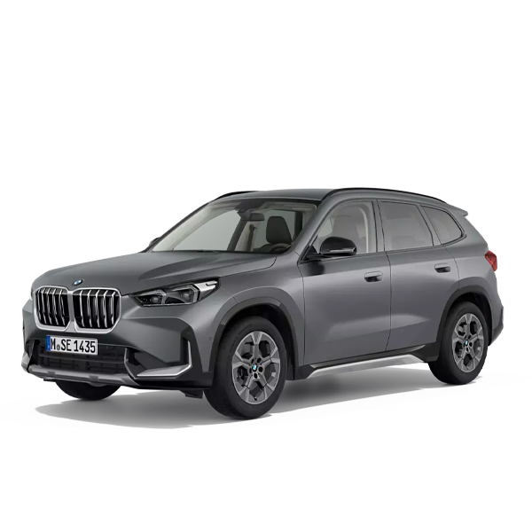 SUV BMW cinza sobre fundo branco, mostrado em vista frontal de três quartos.