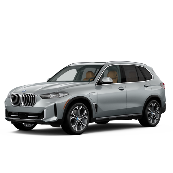 SUV BMW prateado sobre fundo branco, vista frontal em três quartos.