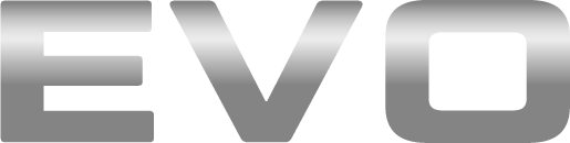 Logotipo “EVO” prateado sobre fundo branco