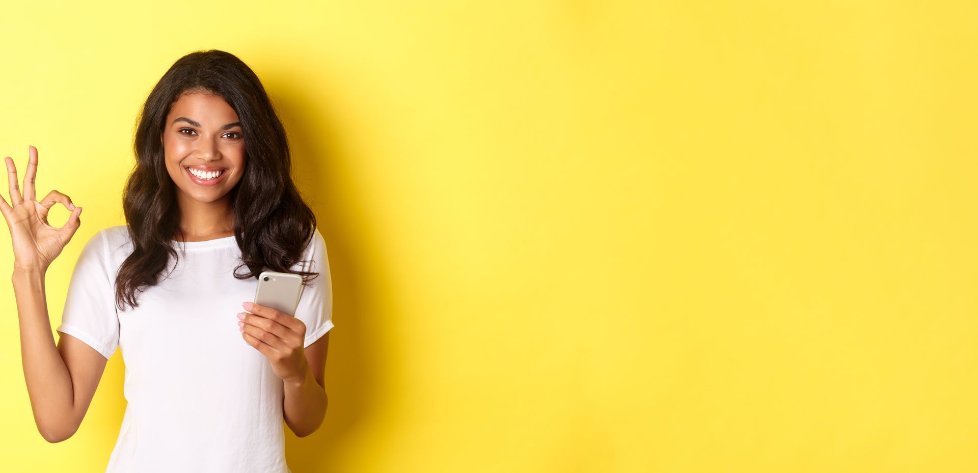 Mujer contenta por ser au pair Ser au pair implica responsabilidad
