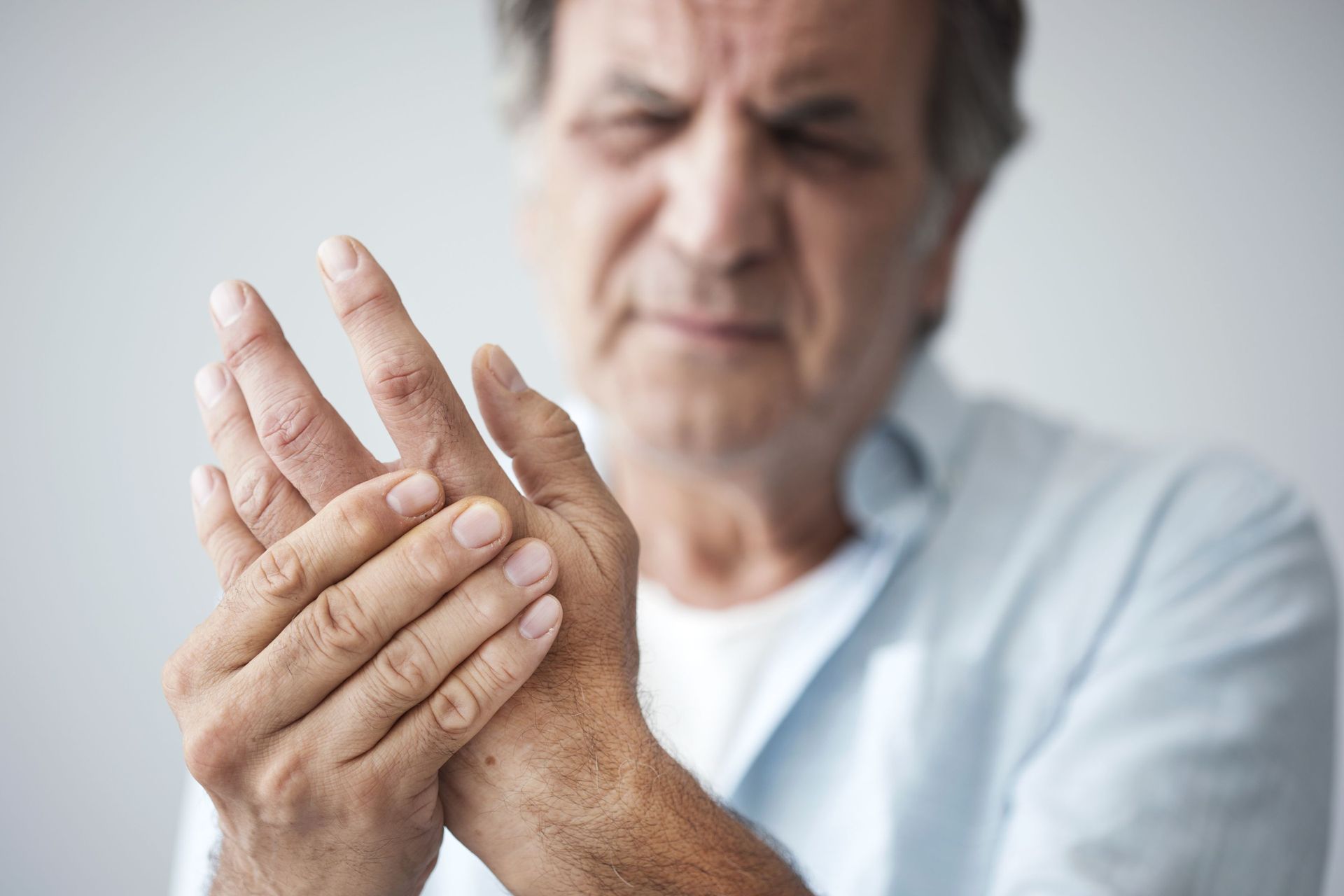old man finger pain