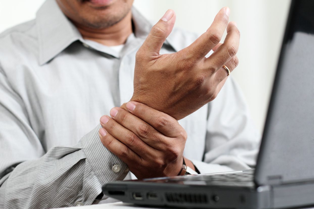 man hand pain