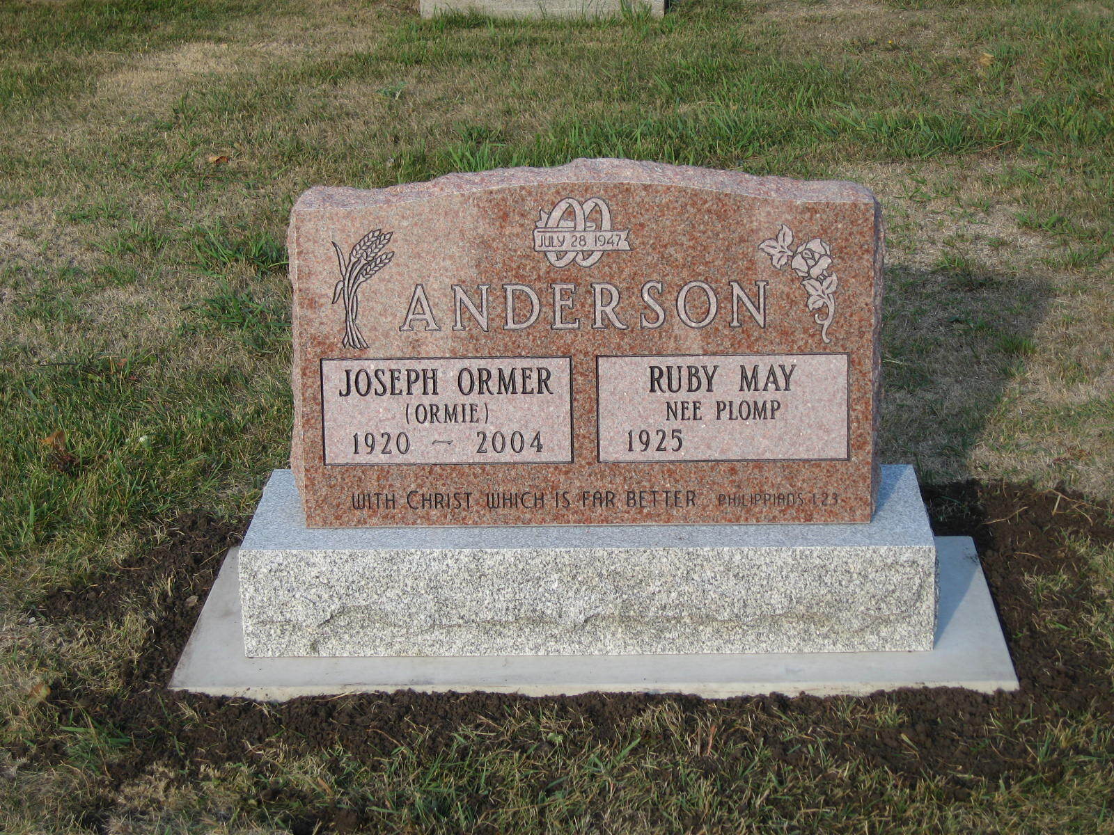 Anderson family gravestone with engraved names and dates on a granite base in a grassy cemetery.