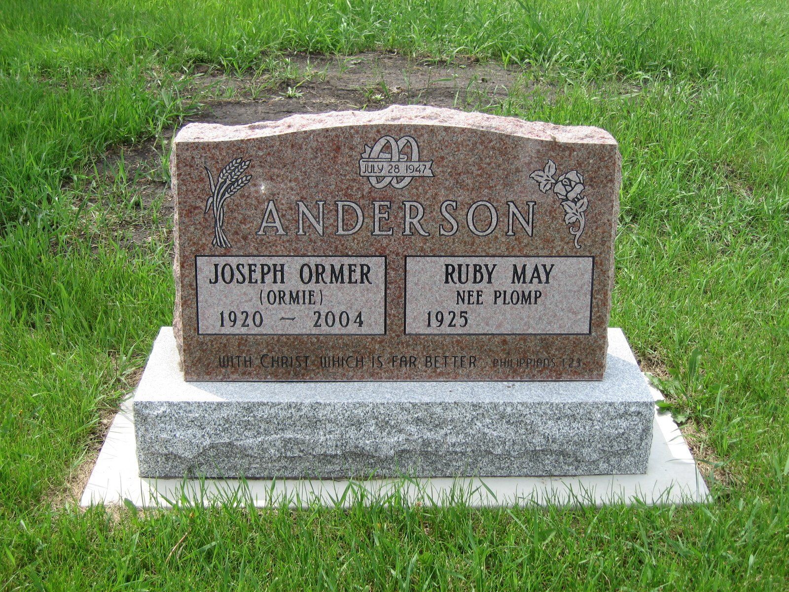 Anderson gravestone with two name plaques, set on a gray base in a grassy cemetery.