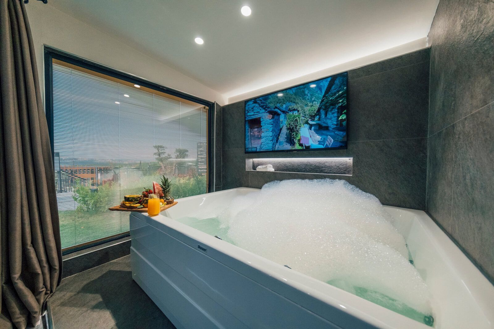 World Dreams Forest Bungalov