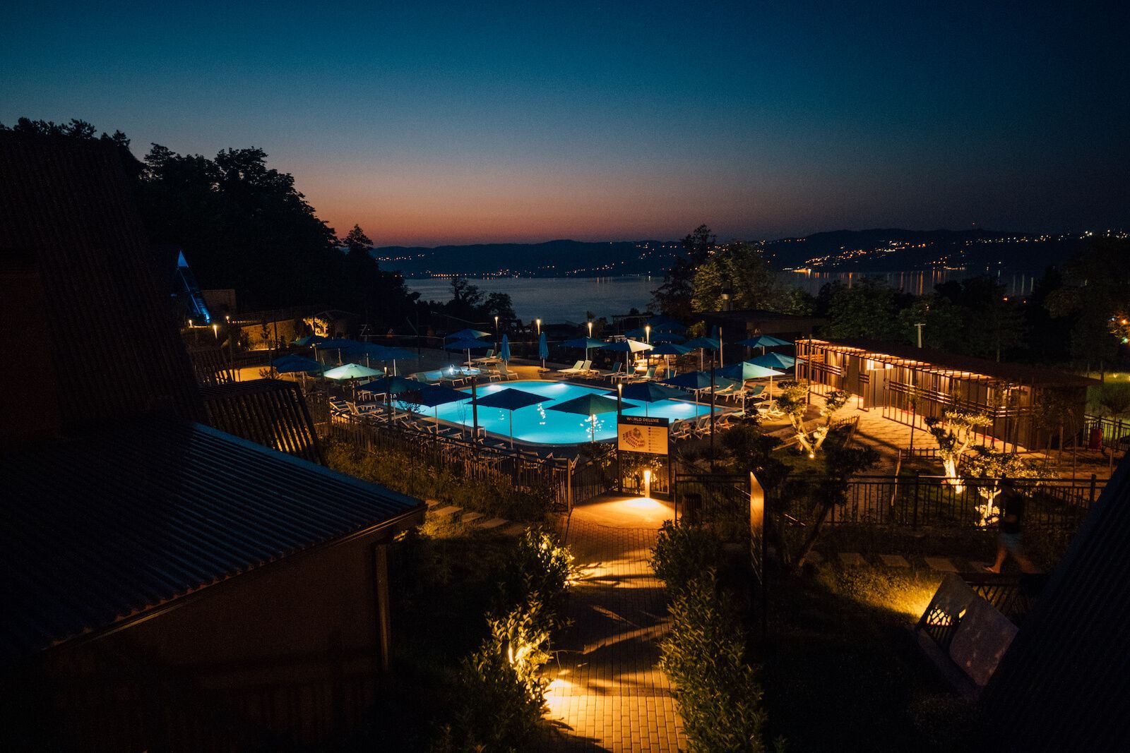 World Dreams Forest Bungalov