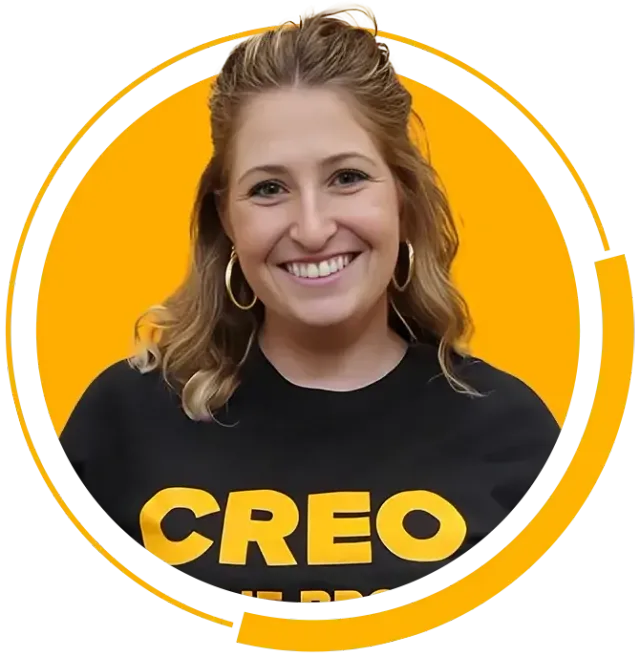 A woman wearing a black shirt with the word creo on it
