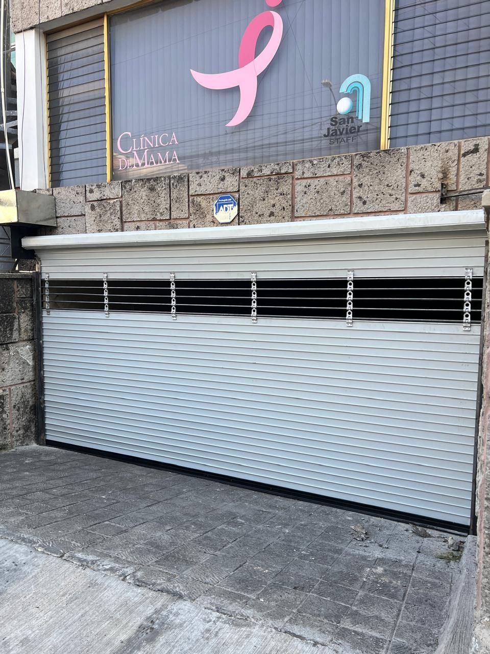 Instalación de cortinas metálicas enrollables en Guadalajara