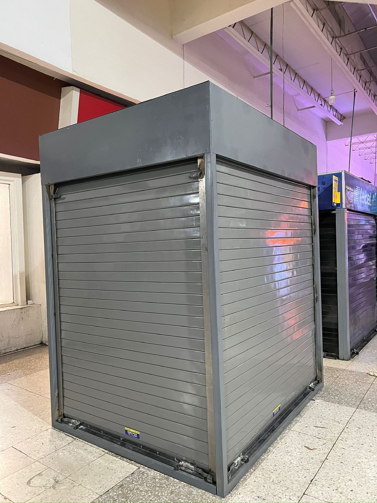 Instalación de cortinas de acero