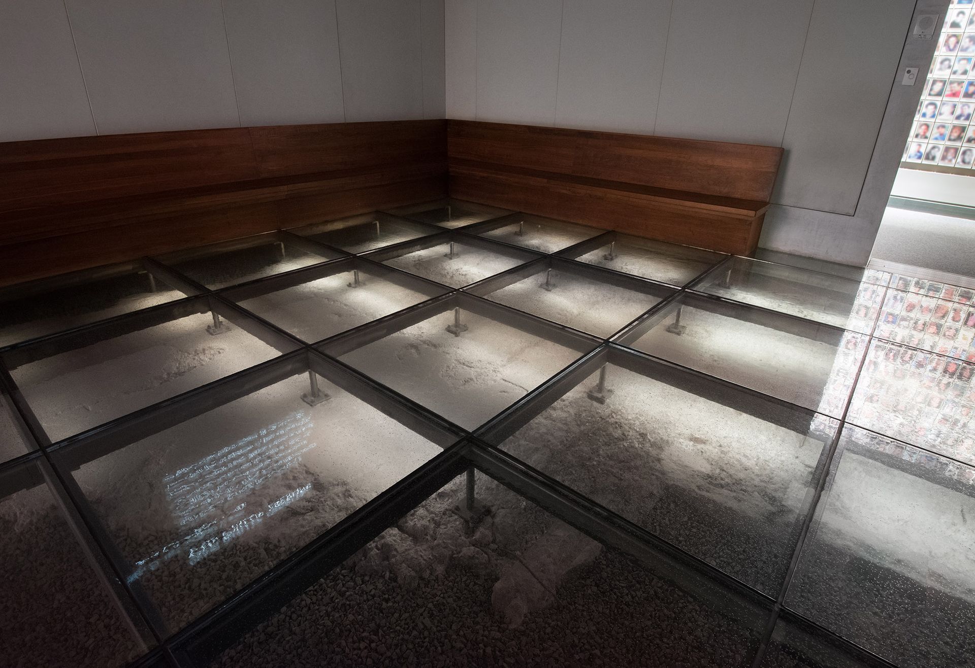 A room with a glass floor and a wooden bench