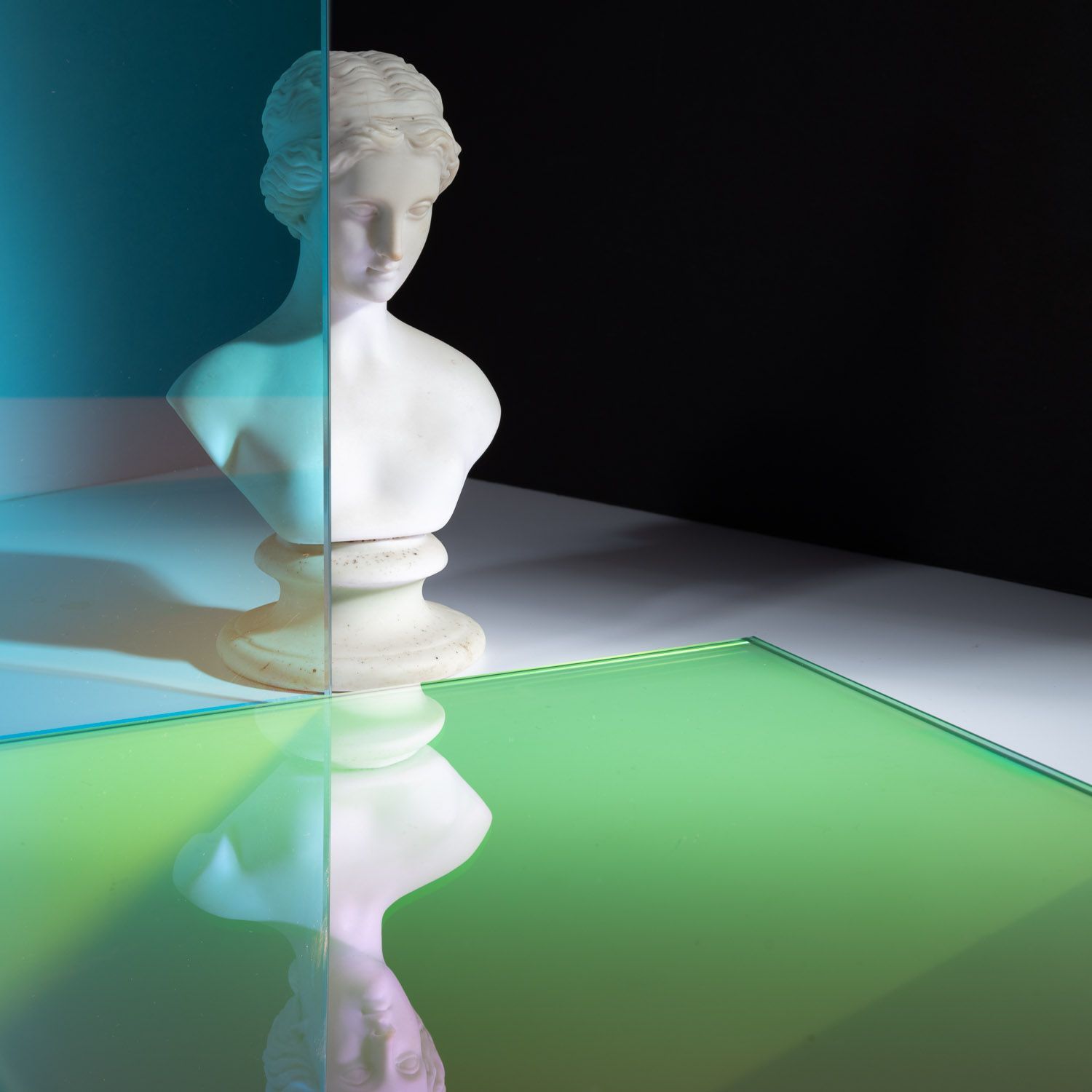 sample of dichoric glass