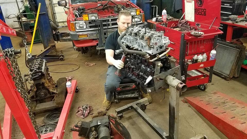 Auto Mechanic Rebuilding Engine In Repair Shop | Kabilian's Car Kare